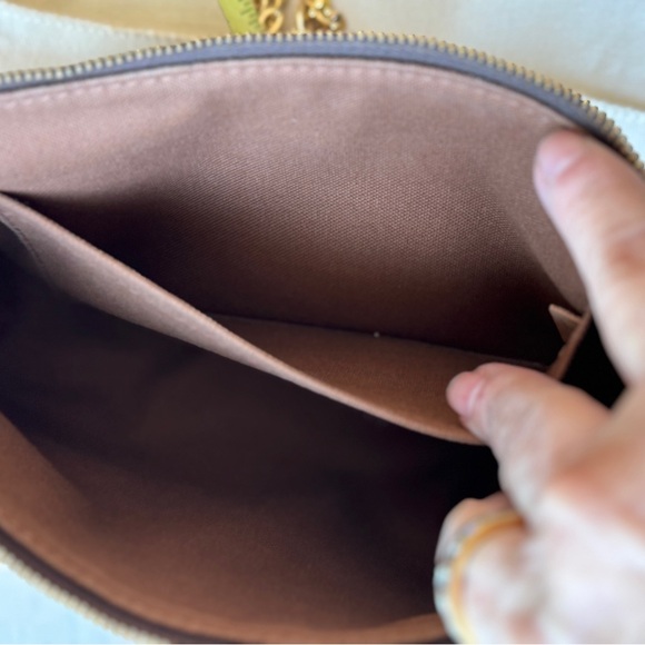 Louis Vuitton Pouchette with new LV gold Crossbody chain - Picture 15 of 15